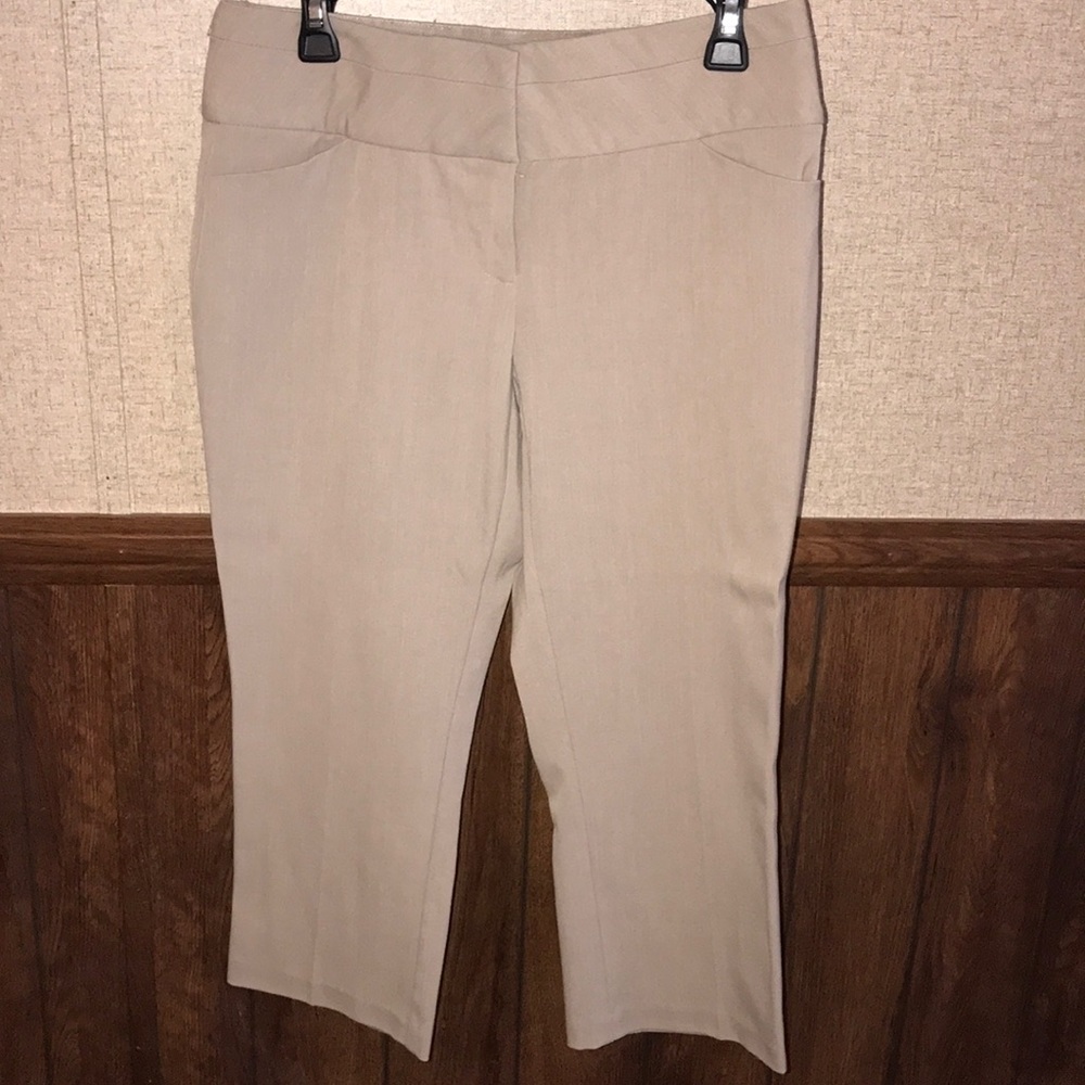 Like new condition Maurice's crop trousers